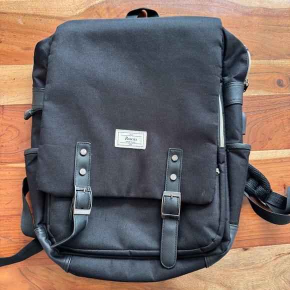 Roynes Vintage Inspired Black Daypack Backpack Laptop Bag - Picture 3 of 8